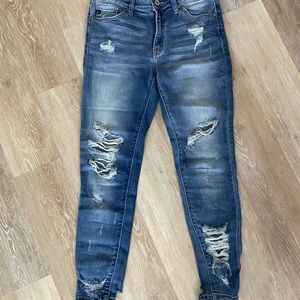 Kan can distressed jeans